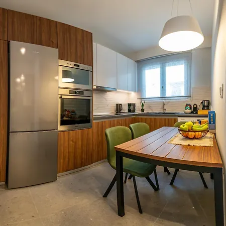 Unique Lee Pham Apartman Rhodes City